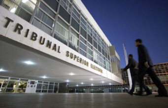 TSE rejeita barrar samba-enredo em homenagem a Lula