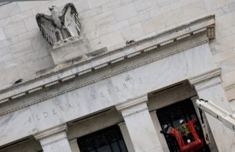 Ata mostra Fed dividido e pausa em cortes por agora, mas retomada ao longo do ano