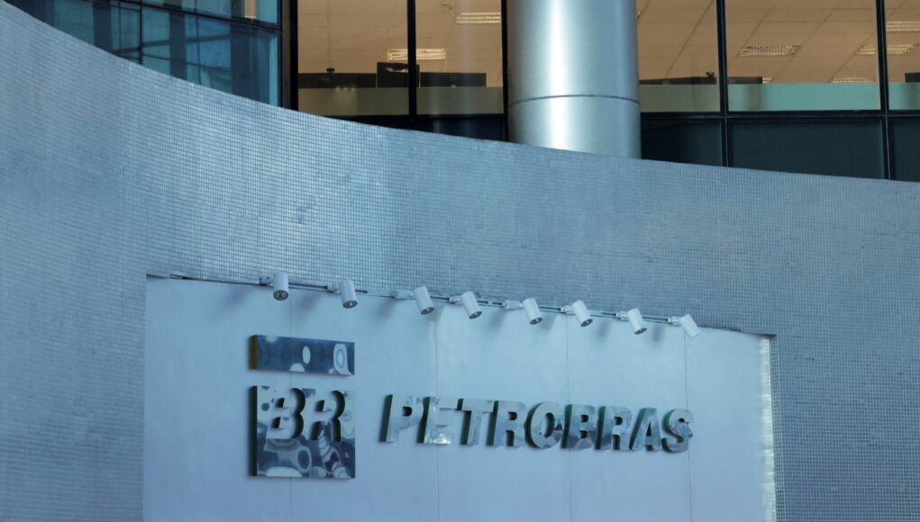 2025-10-16T151745Z_1_LYNXNPEL9F0SI_RTROPTP_4_BRAZIL-PETROBRAS.jpg