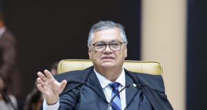 Dino manda Poderes suspenderem penduricalhos não previstos em lei – CartaCapital