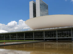 Salários do Congresso podem chegar a R$ 61.800 com reajuste