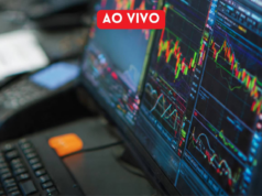 Ibovespa fecha em leve queda, com espera por novos dados econômicos
