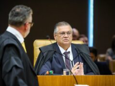 Dino dá 60 dias para os Três Poderes suspenderem penduricalhos