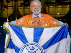 Lula chega à Sapucaí para assistir ao desfile em sua homenagem