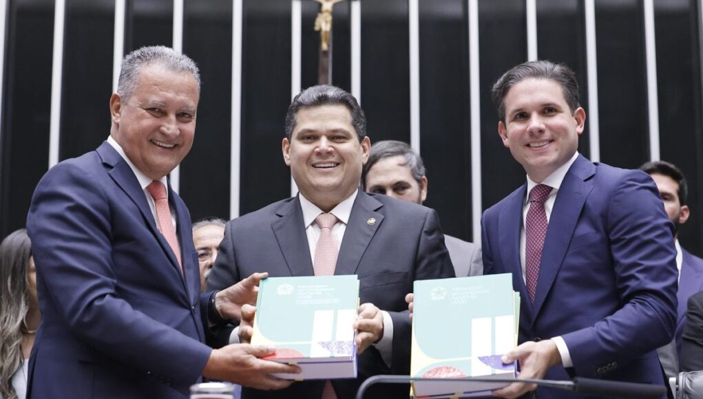 rui-costa-davi-alcolumbre-e-hugo-motta-Foto-marina-ramos-camara-dos-deputados.jpg
