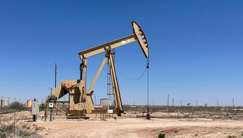1774181628_2026-01-16T221448Z_1_LYNXMPEM0F18J_RTROPTP_4_USA-OIL-PRODUCTION.jpg