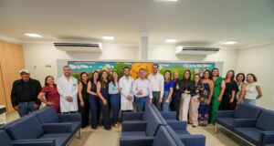 Em 1ª etapa da reforma, prefeito e secretário entregam recepção da UPA modernizada e com padrão de excelência