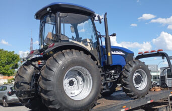 Várzea Grande reforça apoio ao campo com chegada de novo trator – Várzea Grande reforça apoio ao campo com chegada de novo trator