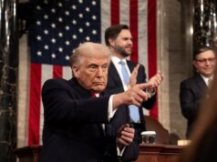 Trump diz que EUA podem escoltar navios para liberar Estreito de Ormuz