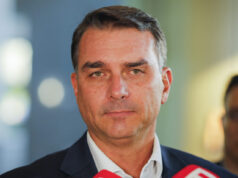 Flávio chega mais preparado que Jair Bolsonaro, diz Queiroga