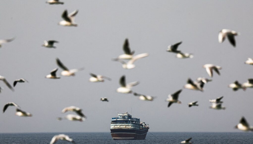 Navio_Estreito_Ormuz.jpg
