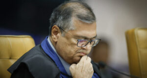 Dino suspende uso de aposentadoria compulsória em punição a juízes