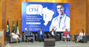 Representantes da Saúde de Várzea Grande participam de debate sobre segurança de médicos em evento no CRM-MT – Representantes da Saúde de Várzea Grande participam de debate sobre segurança de médicos em evento no CRM-MT
