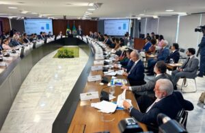 Lula diz que ao menos 18 ministros vão deixar seus cargos