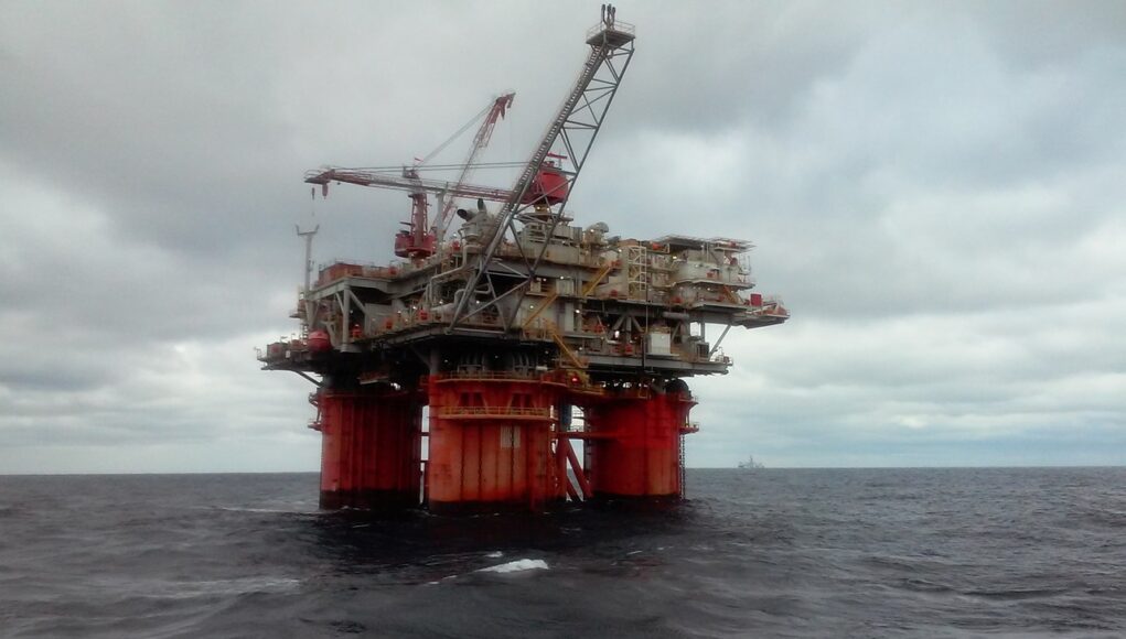 oil-rig-5232047_1280.jpg