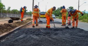 Secretaria de Viação e Obras realiza serviços de patrolamento e tapa-buracos em cinco bairros – Secretaria de Viação e Obras realiza serviços de patrolamento e tapa-buracos em cinco bairros