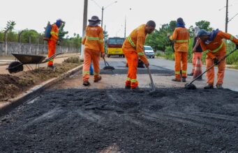 Secretaria de Viação e Obras realiza serviços de patrolamento e tapa-buracos em cinco bairros – Secretaria de Viação e Obras realiza serviços de patrolamento e tapa-buracos em cinco bairros