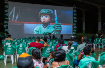 Cinema gratuito anima noite das famílias em Bonsucesso – Cinema gratuito anima noite das famílias em Bonsucesso