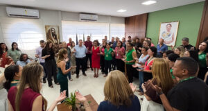 Servidores públicos de Várzea Grande comemoram com a prefeita aprovação dos PCCS – Servidores públicos de Várzea Grande comemoram com a prefeita aprovação dos PCCS