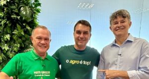 Flávio Bolsonaro promete Ferrogrão, crédito mais barato e anistia em discurso a produtores em Mato Grosso