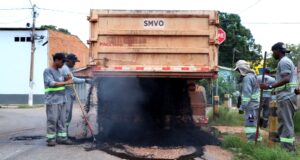 Prefeitura intensifica recuperação viária com tapa-buracos e patrolamento em Várzea Grande – Prefeitura intensifica recuperação viária com tapa-buracos e patrolamento em Várzea Grande