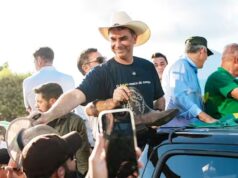 Flávio afaga o agronegócio e cobra reconhecimento à gestão do pai