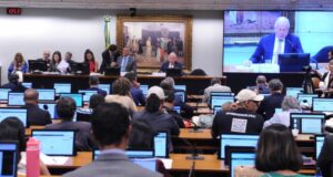 Câmara terá 40 sessões para analisar PEC da 6 X 1 em comissão especial