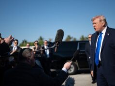 Trump diz que tropas ficarão no Irã até que “acordo real” seja cumprido