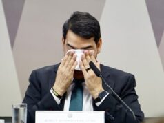 Messias inicia sabatina com voz embargada ao falar da família