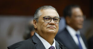 Dino assume no STF investigações contra adversário no Maranhão