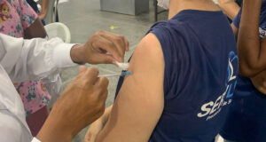 Profissionais da saúde recebem vacinação contra influenza no Pronto-Socorro de Várzea Grande – Profissionais da saúde recebem vacinação contra influenza no Pronto-Socorro de Várzea Grande