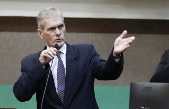Vereador propõe adiar eleição da Mesa Diretora para novembro
