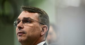 Áudios de Flávio a Vorcaro abalam tentativa de superar desgaste da rachadinha, diz analista do AtlasIntel – CartaCapital