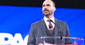 Eduardo Bolsonaro sugere troca do Pix por sistema americano