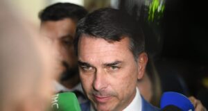 Flávio Bolsonaro se distancia de Lula no 2º turno após revelação de relações com Vorcaro, mostra Quaest – CartaCapital