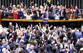 Câmara aprova fim da escala 6×1; texto agora vai para o Senado