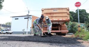 Viação e Obras intensifica tapa-buracos, patrolamento e recuperação de vias em Várzea Grande – Viação e Obras intensifica tapa-buracos, patrolamento e recuperação de vias em Várzea Grande
