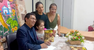Livro sobre a história do bairro Cristo Rei é relançado em biblioteca municipal de Várzea Grande – Livro sobre a história do bairro Cristo Rei é relançado em biblioteca municipal de Várzea Grande