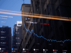Ibovespa cai 0,92% com Hapvida e construtoras entre maiores baixas; veja destaques
