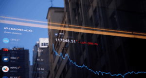 Ibovespa cai 0,92% com Hapvida e construtoras entre maiores baixas; veja destaques