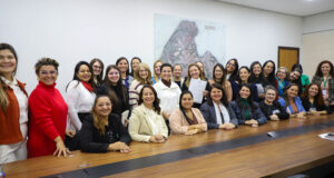 Prefeita sanciona lei de combate à violência contra a mulher; entidades cobram criação da Secretaria da Mulher em Várzea Grande – Prefeita sanciona lei de combate à violência contra a mulher; entidades cobram criação da Secretaria da Mulher em Várzea Grande