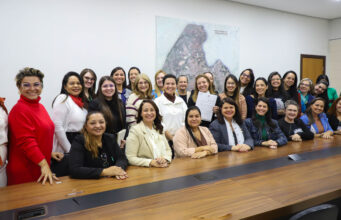 Prefeita sanciona lei de combate à violência contra a mulher; entidades cobram criação da Secretaria da Mulher em Várzea Grande – Prefeita sanciona lei de combate à violência contra a mulher; entidades cobram criação da Secretaria da Mulher em Várzea Grande