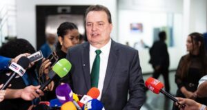 ‘Candidatura nasce na base’, diz Russi, ao por Podemos no centro