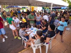 Evento de troca de figurinhas da Prefeitura é sucesso e reúne centenas de famílias