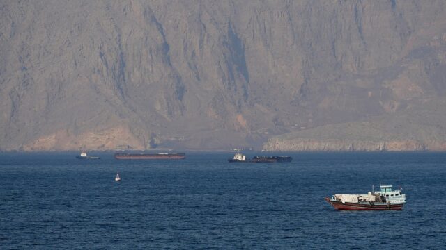 2026-04-18T142220Z_2067100068_RC2ORKABMETB_RTRMADP_3_IRAN-CRISIS-OMAN-HORMUZ.jpg
