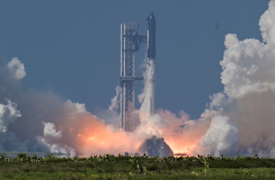 2026-05-22T230156Z_648549245_RC2NELAE6X7S_RTRMADP_3_SPACEX-STARSHIP.jpg