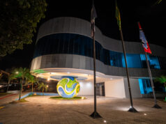 Prefeitura de Rondonópolis decora espaços do paço para a Copa do Mundo; Bola gigante é atração