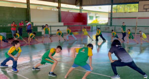Alunos da EMEB Ângela Jardim Botelho aprendem fundamentos do handebol de forma lúdica – Alunos da EMEB Ângela Jardim Botelho aprendem fundamentos do handebol de forma lúdica