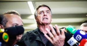 PF faz buscas por armas e munição na casa de Bolsonaro