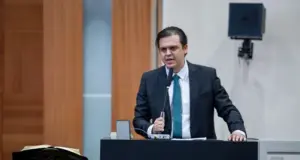 Thiago Silva apresenta projeto para incentivar empregabilidade de mães atípicas